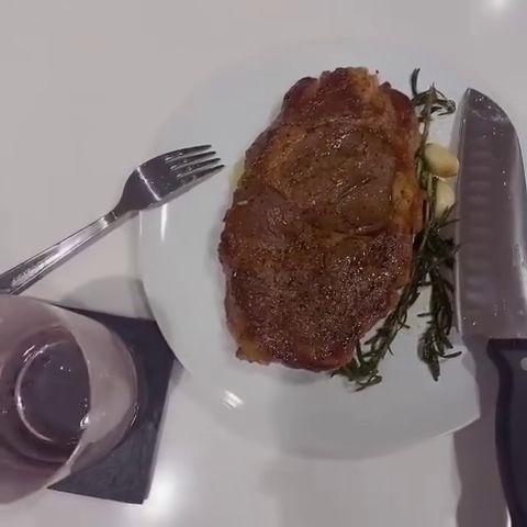 煎牛排的视频,视频教程详解